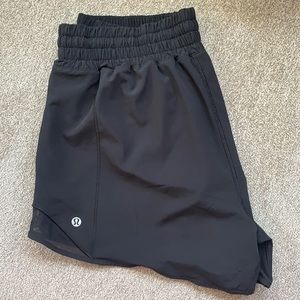 Lululemon High Rise Hotty Hot Shorts 4”